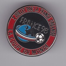 Pin folies badge d'occasion  L'Isle-Adam