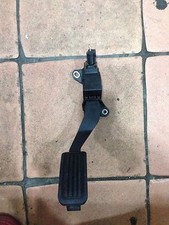 781100d010 pedale acceleratore usato  Massa di Somma