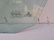 Vetro anteriore sinistro usato  Grottaglie