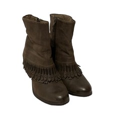 Women size 7.5 for sale  Westminster