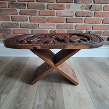 Mesa dobrável africana vintage de madeira maciça, superfície e suporte esculpidos à mão, 13"" comprar usado  Enviando para Brazil