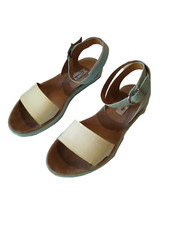 Sandals women size for sale  Long Beach