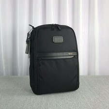 Sac fin tumi d'occasion  Expédié en France