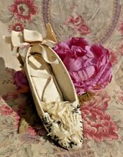 Old shoe embroidered d'occasion  Expédié en Belgium