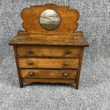 Cômoda de boneca antiga de madeira com espelho 10” de altura 3 gavetas feita à mão vintage comprar usado Cômoda de boneca antiga de madeira com espelho 10” de altura 3 gavetas feita à mão vintage comprar usado  Enviando para Brazil