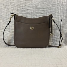 Coach taupe pebbled d'occasion  Expédié en Belgium