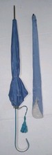 Umbella vintage azul e branca com alça de gancho e borla, também estojo de tecido original!, usado comprar usado  Enviando para Brazil