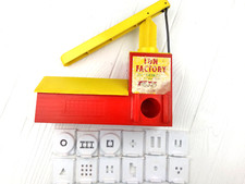 EXTRUSORA DE BRINQUEDO VINTAGE ORIGINAL PLAY-DOH FUN FACTORY COM TODAS AS 12 MATRIZES VERMELHO/AMARELO. comprar usado  Enviando para Brazil