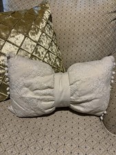Throw pillows beautiful for sale  Warren