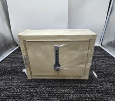 Mini armário de armazenamento de parede Omnimed com trava combinada bege resistente durável, usado comprar usado  Enviando para Brazil