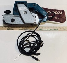 Usado, Lixadeira de cinta Makita 9401 resistente 8,5 amp 4” X 24” com saco de pó comprar usado  Enviando para Brazil