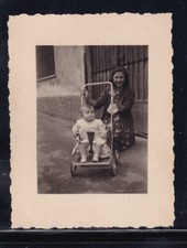 Fotografia donna con usato  Italia