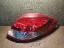 Lanterna traseira de LED 92402 2V110 2014 Hyundai Veloster traseira direita comprar usado  Enviando para Brazil