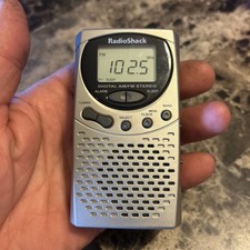 Rádio de bolso antigo Radio Shack 12-802 digital AM/FM *pode ser hackeado por fantasmas* comprar usado  Enviando para Brazil