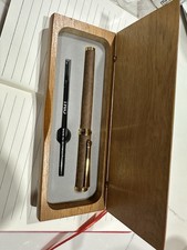 Caneta TRIO com caixa de madeira para caneta comprar usado Caneta TRIO com caixa de madeira para caneta comprar usado  Enviando para Brazil