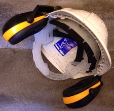 Capacete de segurança e proteção para orelha White PROTECTOR Construction Hard Hat. Ajustável comprar usado  Enviando para Brazil