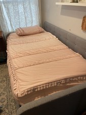 Roupa de cama Beddy’s Twin rosa com babado e zíper comprar usado Roupa de cama Beddy’s Twin rosa com babado e zíper comprar usado  Enviando para Brazil