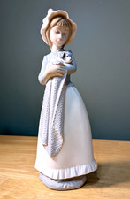 Nao lladro girl d'occasion  Expédié en Belgium