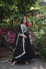Robe prête porter d'occasion  Expédié en France