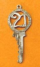 Usado, 24) HMK BIRTHDAY 21 YEARS OLD KEY 1,6 g - 3,0 cm Vintage sterling silver charm comprar usado  Enviando para Brazil