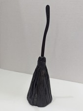 Usado, Vassoura de bruxas negras de madeira e ráfia decoração de Halloween 12,5 "  comprar usado  Enviando para Brazil