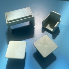 Usado, Mesas e cadeiras de plástico vintage 4 peças  comprar usado Usado, Mesas e cadeiras de plástico vintage 4 peças  comprar usado  Enviando para Brazil