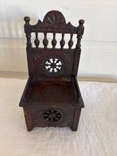 Cadeira de boneca antiga miniatura francesa Brittany Breton elevador superior madeira grande comprar usado Cadeira de boneca antiga miniatura francesa Brittany Breton elevador superior madeira grande comprar usado  Enviando para Brazil