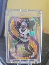 2024 Select - Premier Level Spencer Rattler Black & Gold Shock Prizm (RC) 1/10 comprar usado 2024 Select - Premier Level Spencer Rattler Black & Gold Shock Prizm (RC) 1/10 comprar usado  Enviando para Brazil