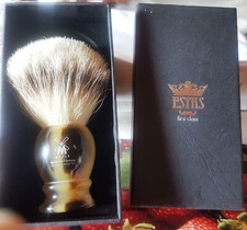 Pennello barba estas usato Pennello barba estas usato  Milano