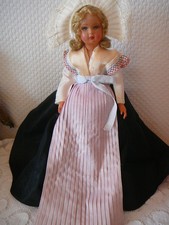 Tres belle poupee d'occasion  France