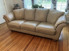 Divani chateau sofa for sale  Laurel
