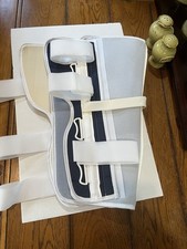 Joelheira imobilizadora DeRoyal espuma semi-rígida com alças 19” de comprimento tamanho universal comprar usado Joelheira imobilizadora DeRoyal espuma semi-rígida com alças 19” de comprimento tamanho universal comprar usado  Enviando para Brazil