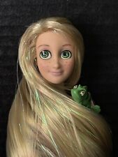 Disney Store, Parks, Rapunzel, Pascal, Enredada, Muñeca de 12” con Pelo de Oropel de 17” segunda mano  Embacar hacia Argentina