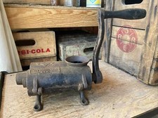 Moedor de tabaco antigo Russell Erwin ferro fundido metal triturador erva  comprar usado Moedor de tabaco antigo Russell Erwin ferro fundido metal triturador erva  comprar usado  Enviando para Brazil