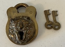 Cadeado vintage grande com fechadura de cabeça de leão com chaves 1896 raro comprar usado  Enviando para Brazil