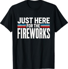 Camiseta Just Here For The Fireworks Patriotic Funny Fourth of July comprar usado  Enviando para Brazil