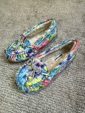 Minnetonka Big Kids 2 Tie Dye Cassie Mocassins Azul Brilhante Splash Forrado de Pelúcia comprar usado  Enviando para Brazil