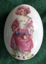 Ovo de porcelana The Egg Lady pintado à mão menina MULHER EM VESTIDO ROSA GALINHAS rosas comprar usado  Enviando para Brazil