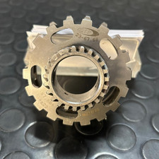 Pignone ingranaggio frizione usato Pignone ingranaggio frizione usato  Canicatti