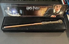 Varinha Harry Potter com ponta iluminadora 14” The Noble Collection - Acende comprar usado  Enviando para Brazil
