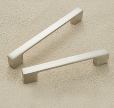 Silberfarbene möbelgriffe sch gebraucht kaufen Silberfarbene möbelgriffe sch gebraucht kaufen  München