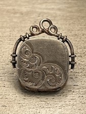 Medalhão vitoriano antigo folheado a ouro pasta GF estética renascimento 1870’s SKM Co comprar usado Medalhão vitoriano antigo folheado a ouro pasta GF estética renascimento 1870’s SKM Co comprar usado  Enviando para Brazil