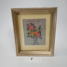 Usado, Grade de lona antiga Needlepoint em moldura de madeira pintada de ouro com vidro 6"x5" [F] comprar usado  Enviando para Brazil