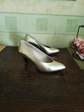 Talons escarpins dorés d'occasion  Nogent