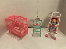 Vintage Barbie Coração Família Bebê e Berço Infantil, Cadeira Alta e Carrinho SEM BONECA comprar usado Vintage Barbie Coração Família Bebê e Berço Infantil, Cadeira Alta e Carrinho SEM BONECA comprar usado  Enviando para Brazil