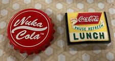 2 ímãs de Coca-Cola vintage Fallout Nuka Cola-Almoço Placa de Balcão Publicidade comprar usado  Enviando para Brazil