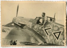 Foto de arquivo da Segunda Guerra Mundial: piloto da Luftwaffe saindo do Messerschmitt BF 109 COCKPIT comprar usado  Enviando para Brazil