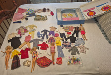 Estojo duplo vintage The World of Barbie com várias bonecas e roupas comprar usado  Enviando para Brazil