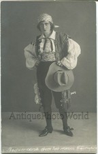 Foto antiga da atriz Maria Vedrinskaya em traje de homem espanhol PC Rússia comprar usado Foto antiga da atriz Maria Vedrinskaya em traje de homem espanhol PC Rússia comprar usado  Enviando para Brazil