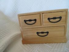 Small wooden dresser d'occasion  Expédié en Belgium